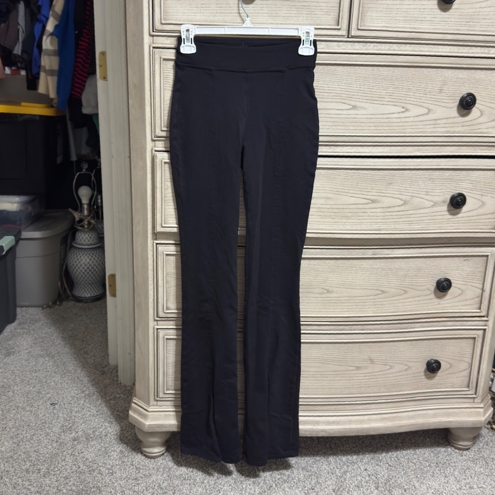 Alo Yoga Black Airbrush High-Waist Flutter Leggings XS Split Hem Flare Pants